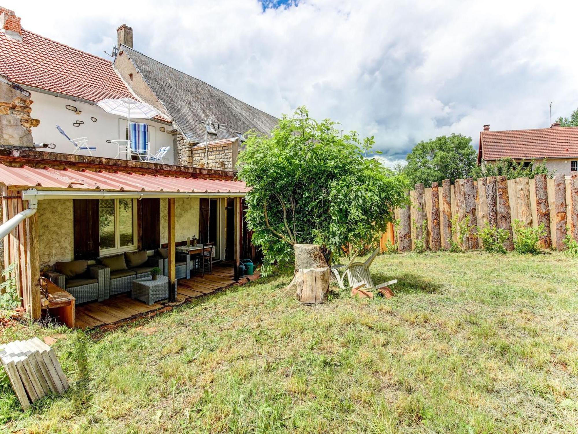 Traditional Holiday Home In Brinon Sur Beuvron Bagian luar foto