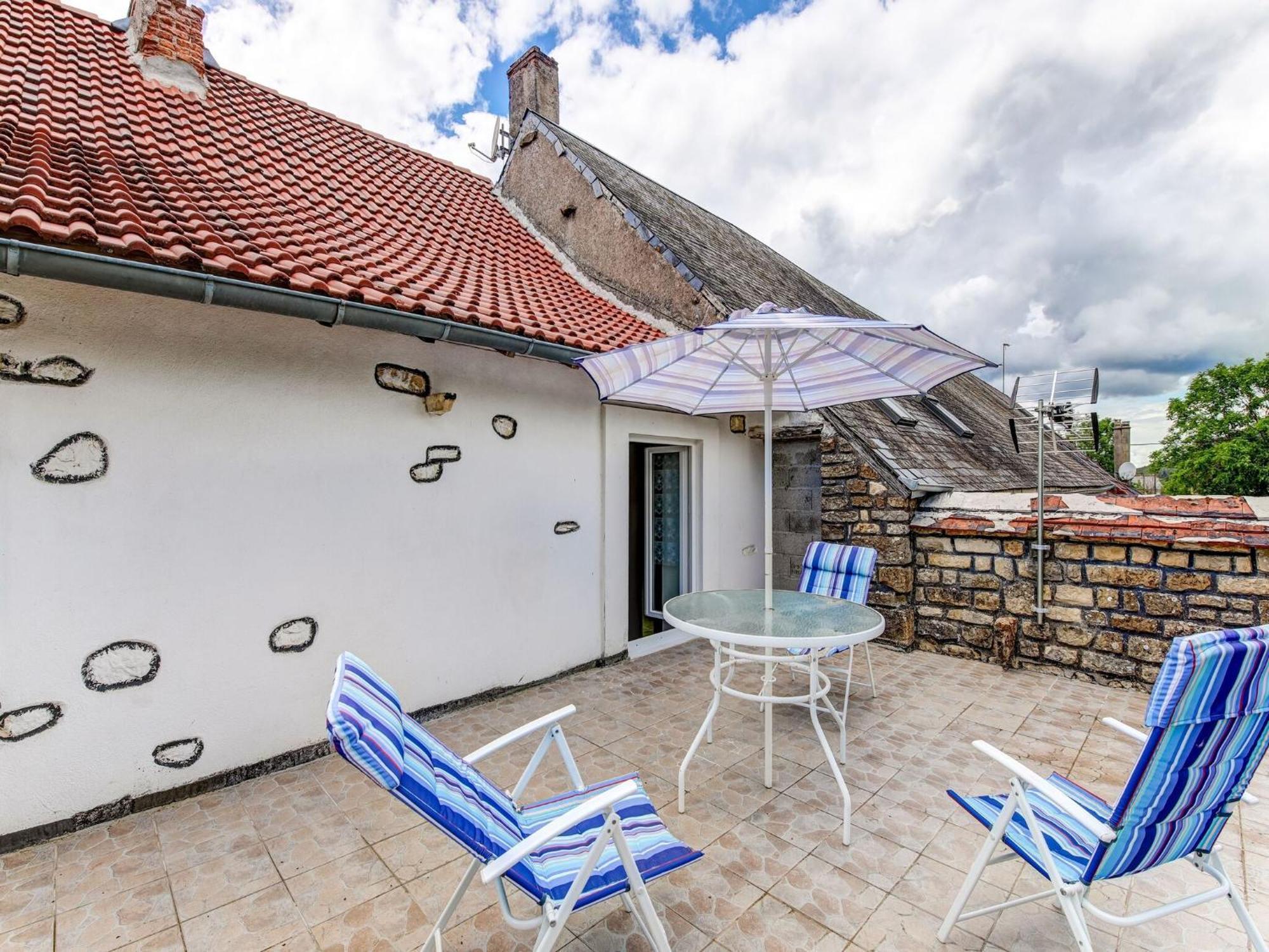 Traditional Holiday Home In Brinon Sur Beuvron Bagian luar foto