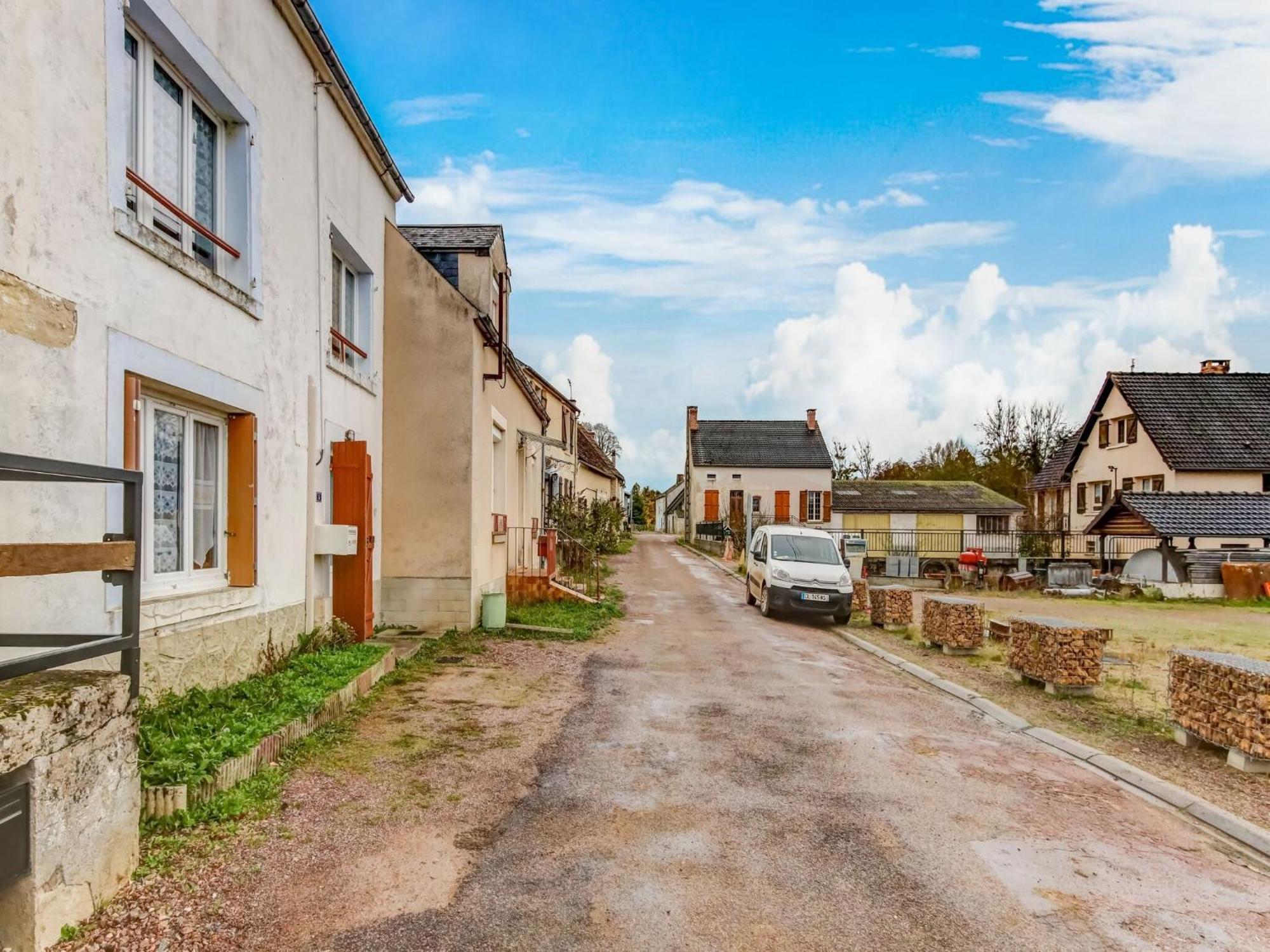 Traditional Holiday Home In Brinon Sur Beuvron Bagian luar foto